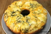 Cheesy Garlic Tear-and-Share Bread