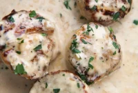 Seared Scallops with Luscious Garlic Cream