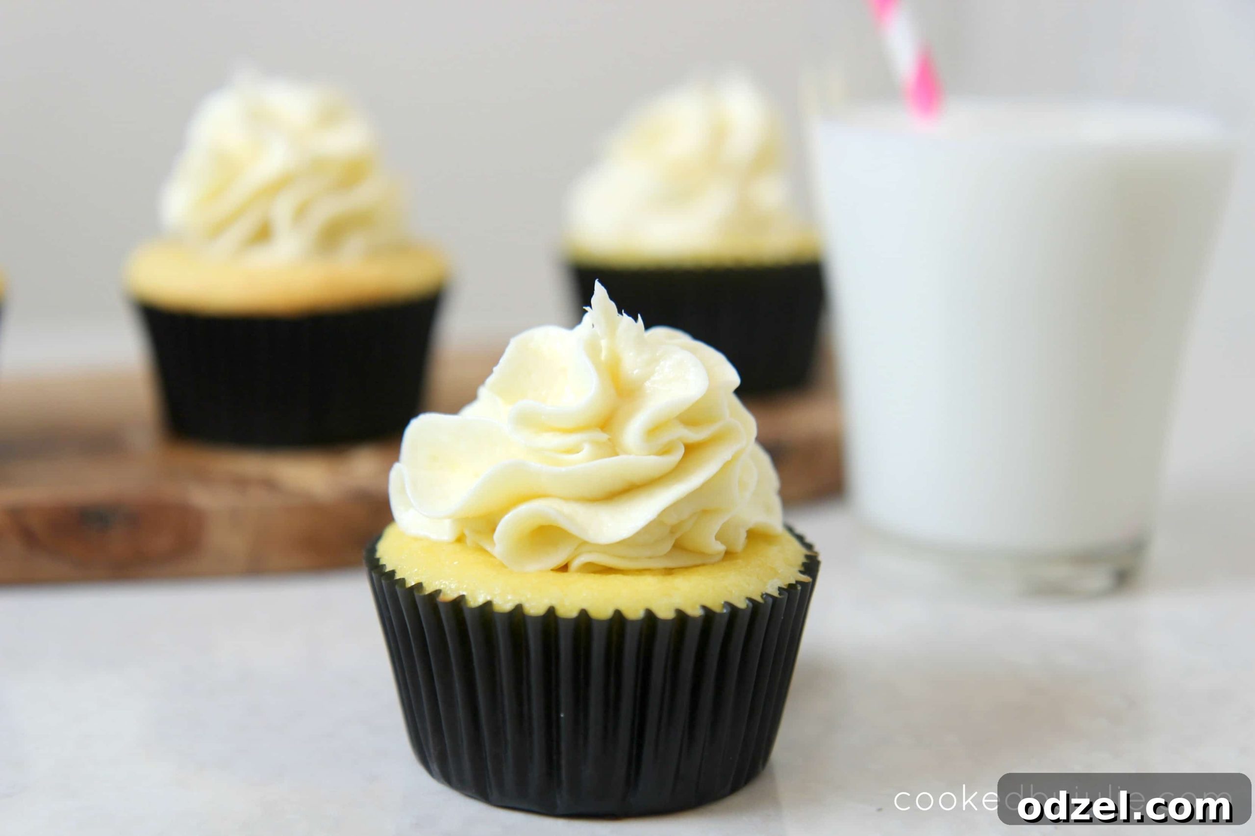 Adorable mini keto cupcakes, perfect for guilt-free snacking or parties